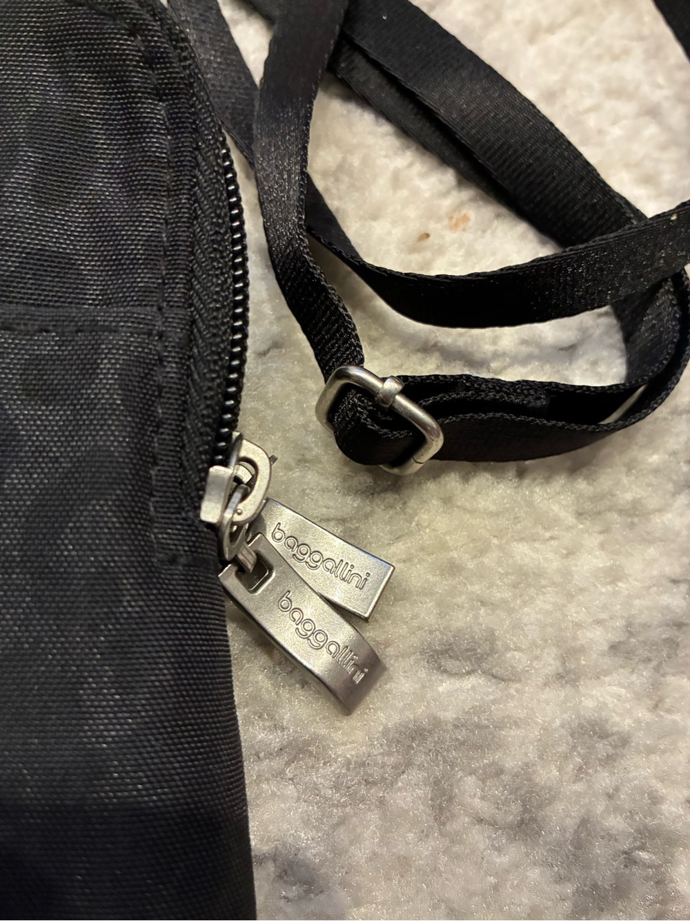 Baggallini Black Bryant Crossbody - Picture 4 of 8